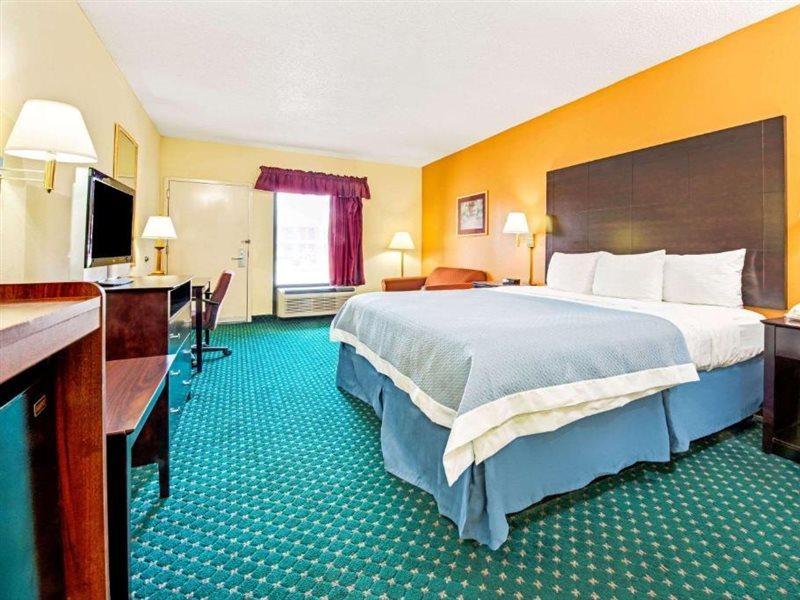 Days Inn By Wyndham Covington Bagian luar foto