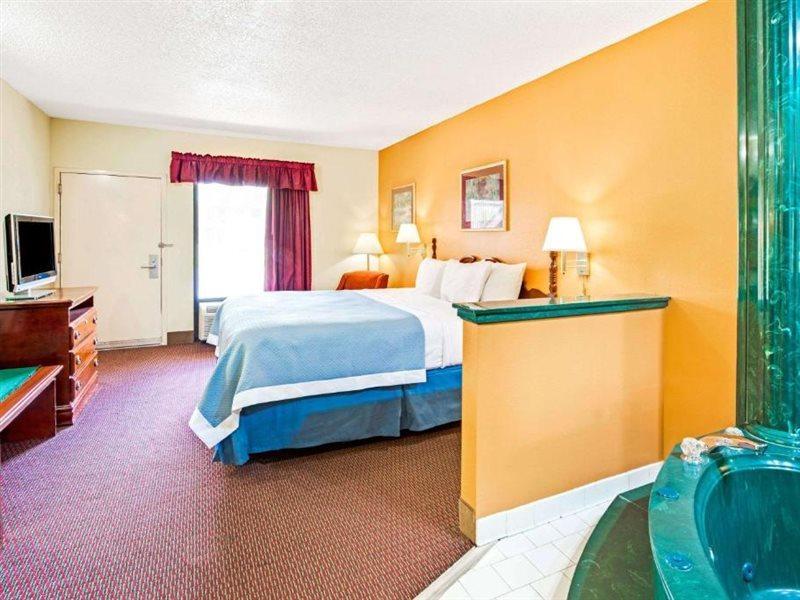 Days Inn By Wyndham Covington Bagian luar foto