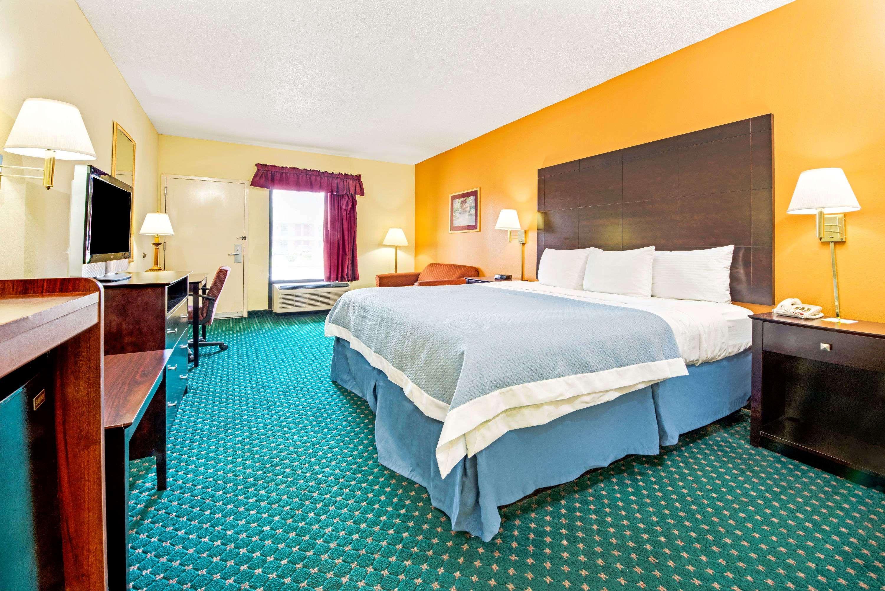 Days Inn By Wyndham Covington Bagian luar foto