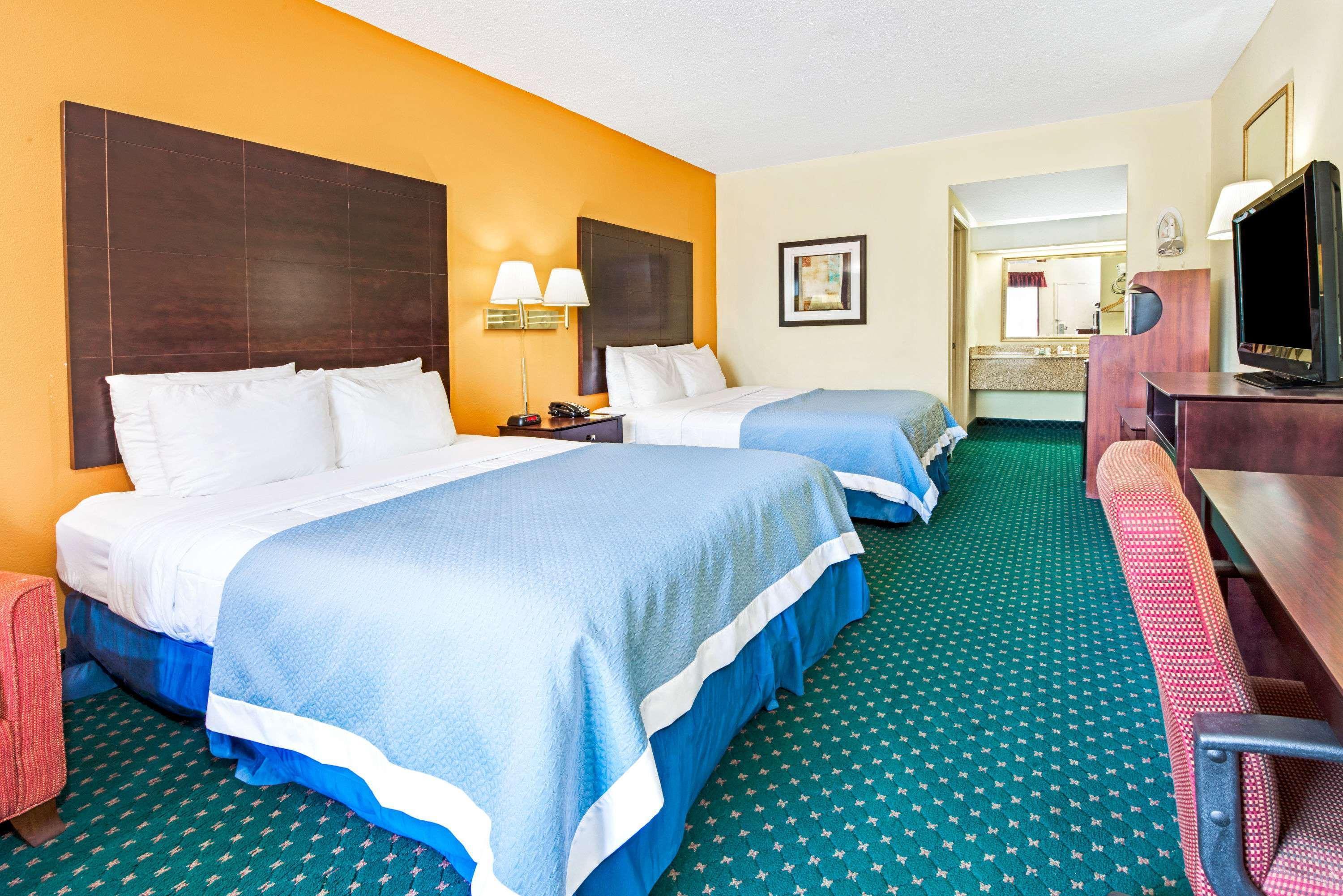Days Inn By Wyndham Covington Bagian luar foto