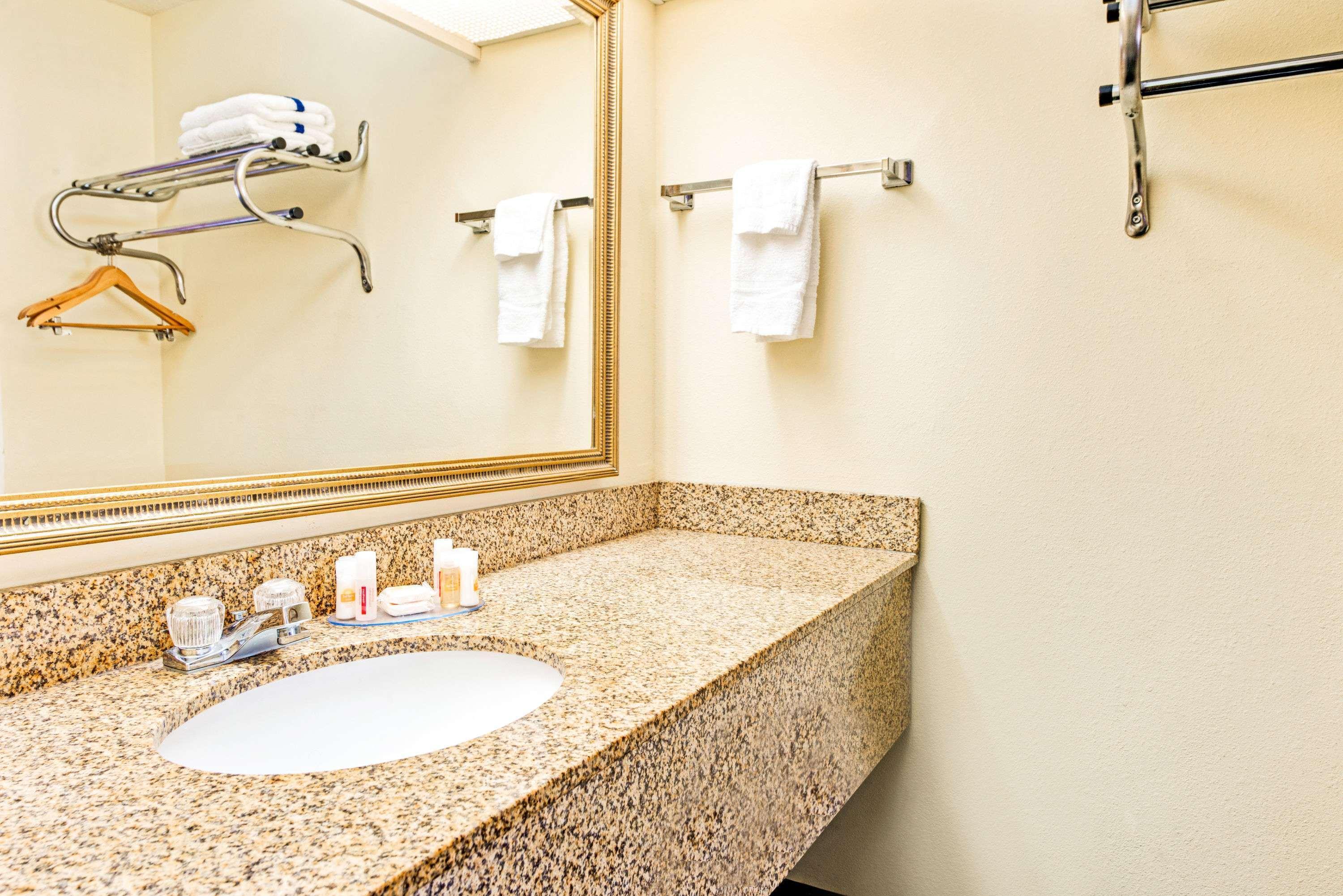 Days Inn By Wyndham Covington Bagian luar foto