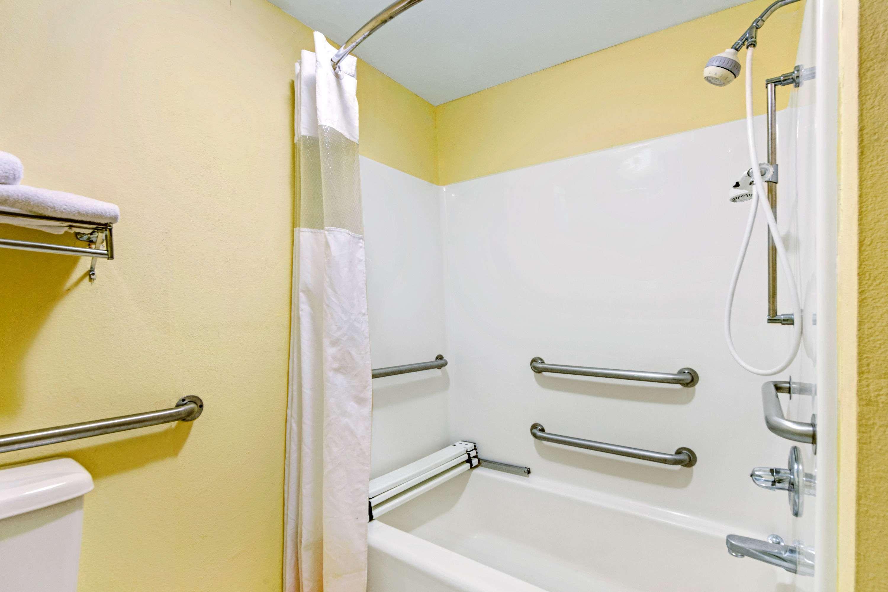 Days Inn By Wyndham Covington Bagian luar foto
